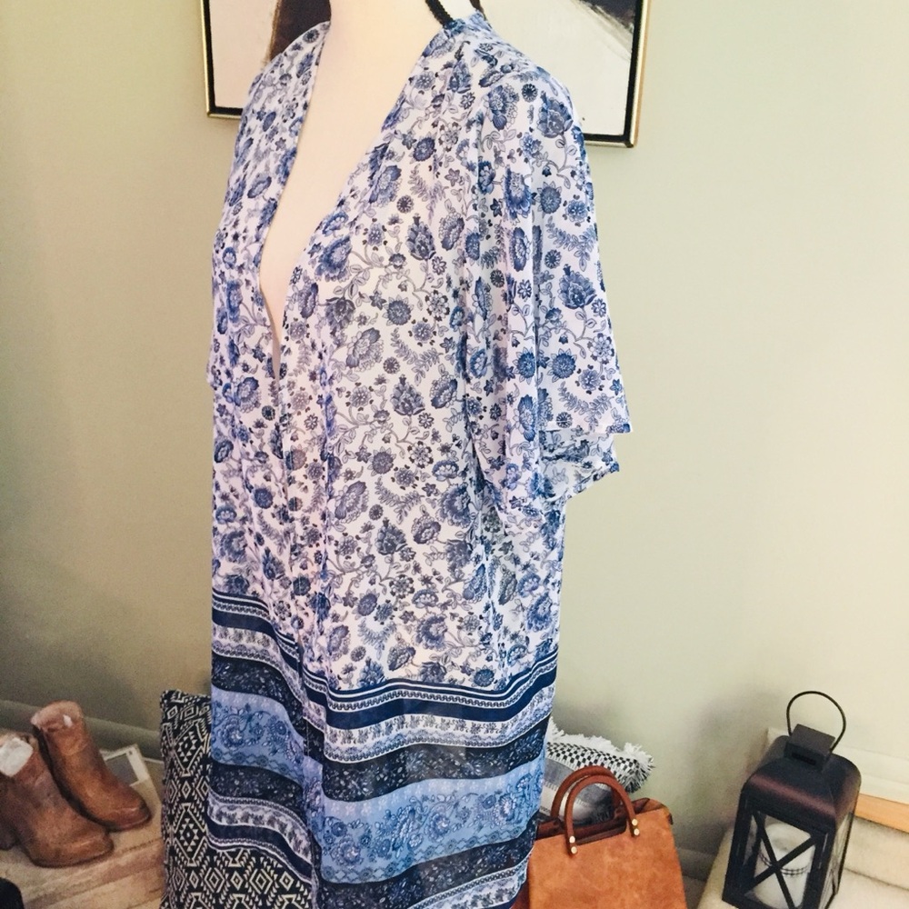 Japna Blue and White Open Blouse with Floral Print, size O/S (XXL)